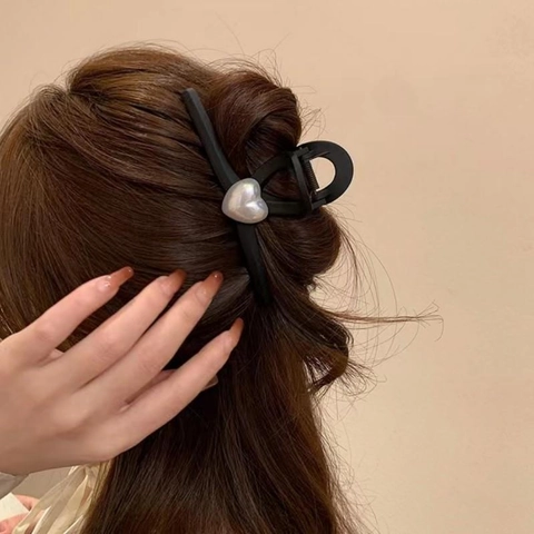 Grande Pince à Cheveux Cœur Noir Mat pour Femmes Élégante Pince Crabe en Perle Artificielle Accessoires de Cheveux Style Coréen