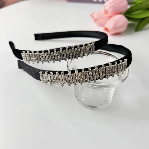 Serre-tête Vintage en Métal et Strass Élégant en Tissu de Velours Noir Serre-tête Rembourré Étincelant Bijoux pour Femme Mariage Fête