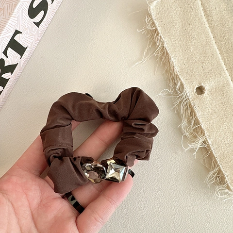 Elegant Legierung Strass Herz Scrunchie Aus Stoff Dunkelbraun Haargummi Mit Kristall Akzenten Damen Täglich Haar Zubehör