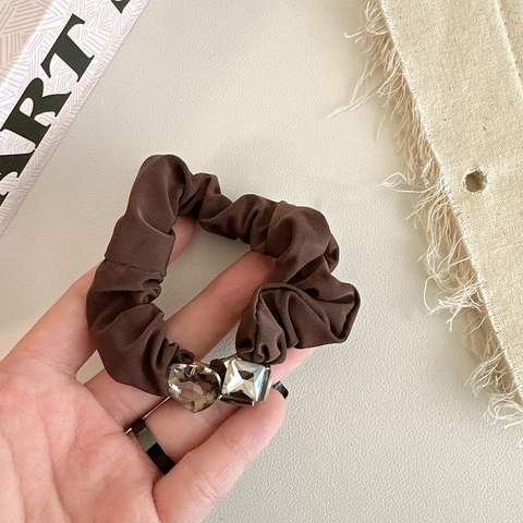 Elegant Legierung Strass Herz Scrunchie Aus Stoff Dunkelbraun Haargummi Mit Kristall Akzenten Damen Täglich Haar Zubehör