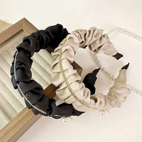 Vintage Pleated Satin Headband For Women With Metal Chain And Faux Artificial Pearl Pendant Elegant Solid Color Hair Band Accessory
