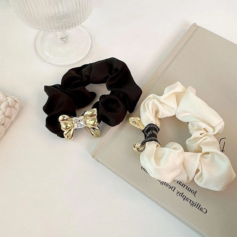 Elegante Elastico per Capelli in Satin Con Fiocco in Metallo Strass Accessori per Capelli in Stile Francese per Donna