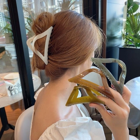 Mode Dreieck Große Haarkralle Clip Minimalistisch Elegant Harz Haarklemme Haarschmuck Für Damen Tägliches Styling