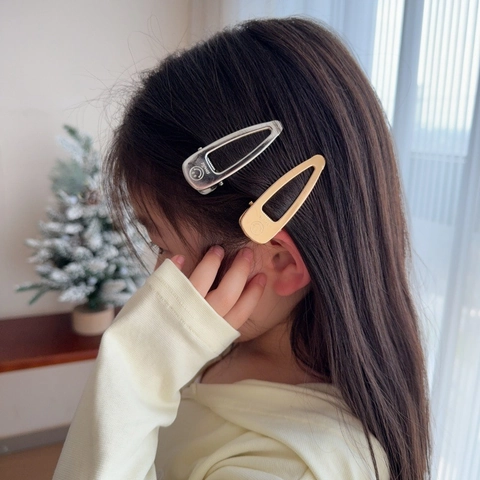 Minimalistische Legering Metalen Haarclip Voor Vrouwen Smile Face Eendenbek Clip Goud Zilver Pony Zijden Haarpeld Mode Sieraden
