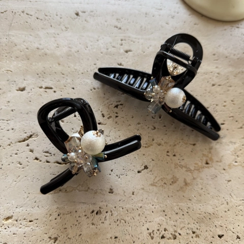 Elegant Artificial Pearl Crystal Beaded Hair Claw Clip For Women Handmade Alloy Large Bun Hair Accessory Versatile Shark Clip
