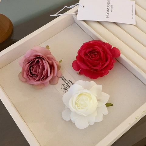 Molletta per Capelli Francese Vintage con Rosa Rossa per Donna Fatta a Mano in Tessuto Floreale a Becco d'Anatra Elegante Accessorio