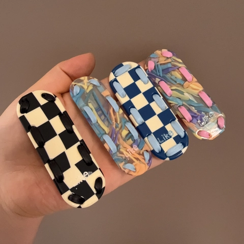 Barrette à Cheveux en Acétate à Damiers Street Skateboarding Pince Latérale Bec de Canard Colorée pour Femme