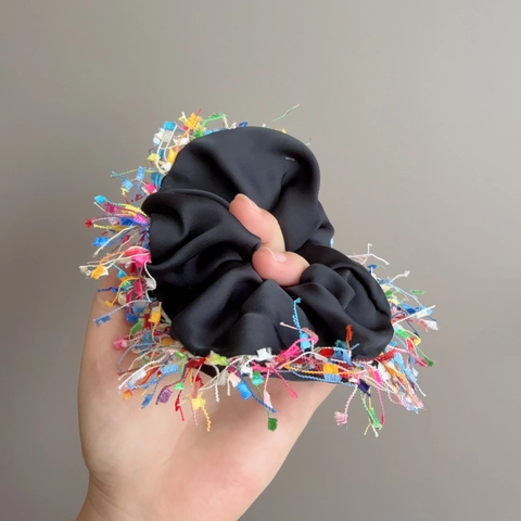 Französischer Stil Satin Scrunchie Mit Bunten Quasten Hochelastisches Haargummi Für Damen Böhmische Mode Haar-Accessoires
