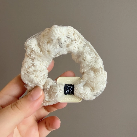 Elegante Elastico per Capelli a Fiori in Pizzo Bianco Con Targhetta Nera a Numeri Elastico per Capelli Grande Fatto a Mano