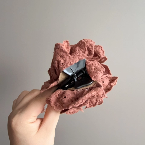 Sweet Lace Embroidered Flower Hair Claw Clip For Women Korean Style Elegant Floral Plastic Fabric Hair Accessory For Styling