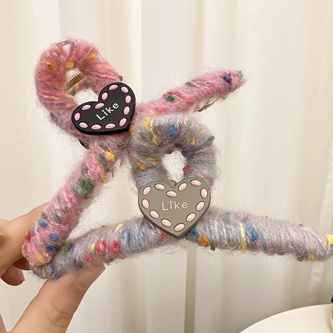 Pince à Cheveux Grande en Fil de Laine Tricoté Automne Hiver Doux Peluche Cœur Lettre Like Accessoires Cheveux pour Femmes