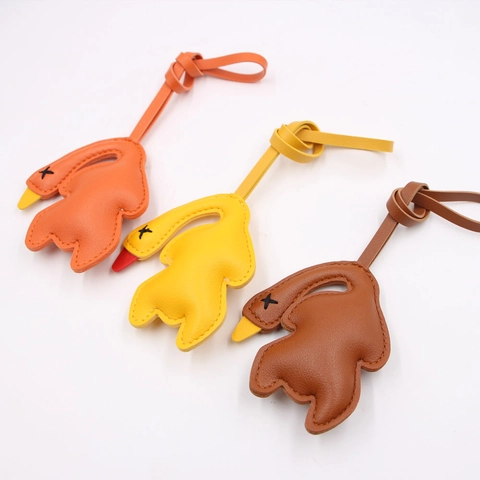Lustige Kreative 3D Bratenente Kunstleder Tasche Charme Tierform Schlüsselanhänger Mit Lederband Für Rucksack Handtasche Zubehör