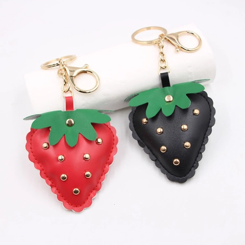 Punk-Besetzter 3D Erdbeere Leder Schlüsselanhänger Für Taschen Zubehör Kunstleder Frucht Rock Stil Schlüsselanhänger Damen