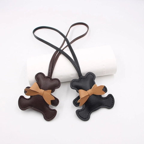Simpatico Ciondolo a Forma di Orsetto in Pelle Artificiale Decorazione con Fiocco per Borsa Zaino Auto Accessori