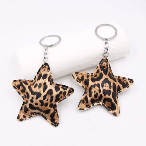 Porte-clés en Cuir Imprimé Léopard Forme d'étoile Pendentif de Sac en Cuir PU Avec Chaîne en Métal Argenté