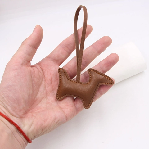 Mode Braun PU Leder Pferd Form Tasche Anhänger Schlüsselbund Mit Nähten Detail Süße Tier Anhänger Zubehör Für Damen