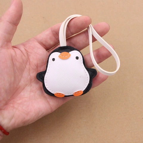 Lindo Colgante de Bolso de Cuero PU de Pingüino Llavero de Animal 3D Etiqueta de Equipaje Accesorio para Bolso Mochila