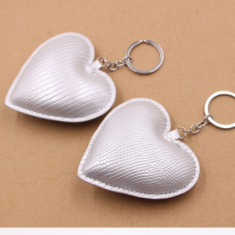 Portachiavi a Forma di Cuore in Pelle PU con Trama a Serpente Ciondolo Accessorio Moda per Borsa Oro Argento Regalo Gioielli