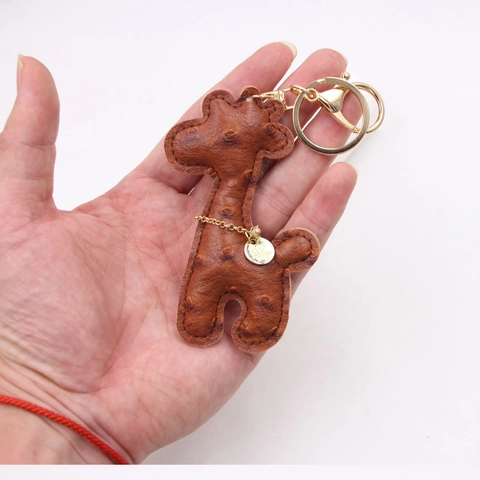 Llavero de Jirafa de Cuero PU con Patrón de Avestruz Colgante de Bolso de Animal Animado con Cadena Dorada Regalo Mujer Accesorios