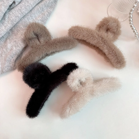 Large Faux Fur Plush Hair Claw Clip Elegant Winter Autumn Fluffy Shark Clip For Women Girls Thick Hair Styling Headwear