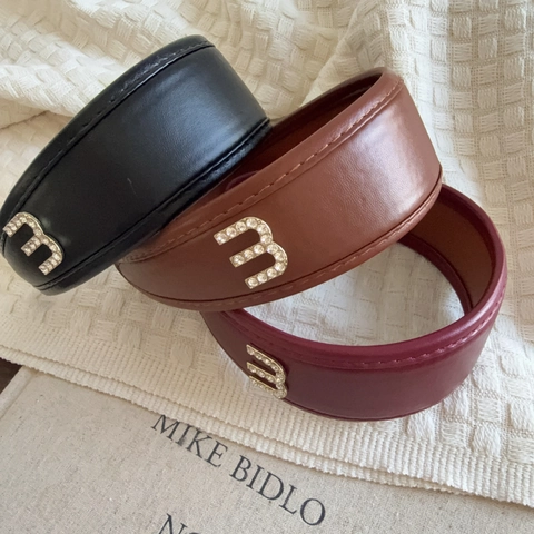 Vintage Padded Artificial Leather Headband For Women With Rhinestone Letter Embellishment Solid Color Elegant Wide Hairband