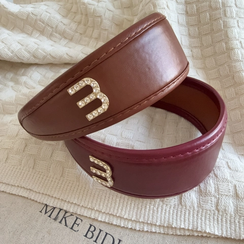 Vintage Padded Artificial Leather Headband For Women With Rhinestone Letter Embellishment Solid Color Elegant Wide Hairband
