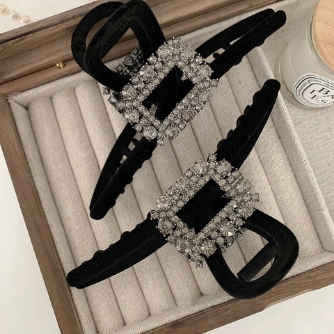 Elegant Black Velvet Hair Claw Clip With Rectangular Rhinestone Buckle Vintage High-End Hair Accessory For Women Styling
