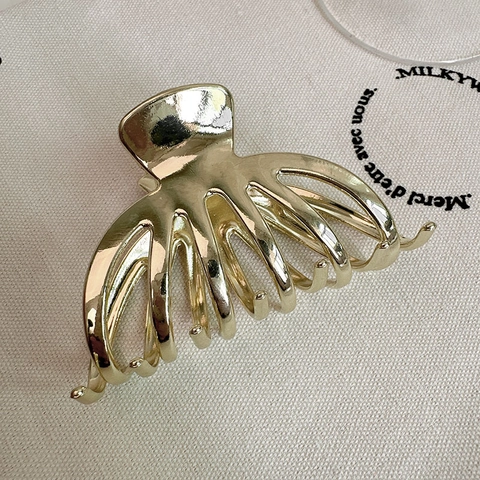 Große Minimalistische Metall Haarkralle Hai Clip Für Damen Hohle Unregelmäßige Geometrische Haarspange Elegante Kopfbedeckung Gold Silber