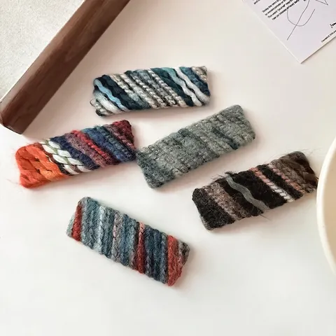 Pinzas para el Cabello BB de Felpa Tejidas a Rayas Elegantes para Mujeres Niñas Hechas a Mano de Ganchillo Coloridas Rectangulares Laterales
