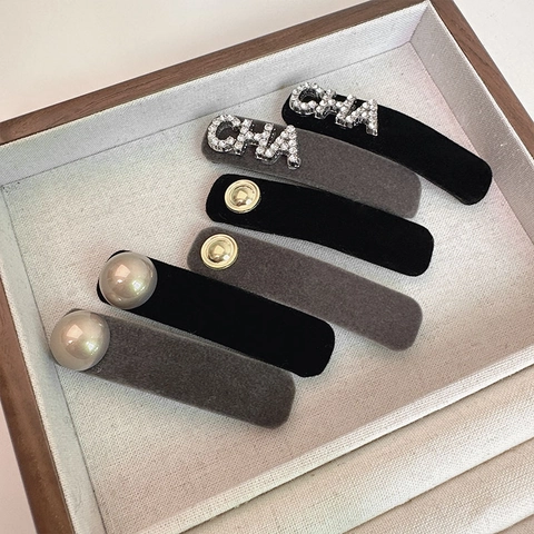 Vintage Beflockte Samt Haarklammer Mit Künstlicher Perle Metallknopf Buchstaben Dekor Retro Koreanischen Stil Haarnadel Für Damen Mädchen Zubehör