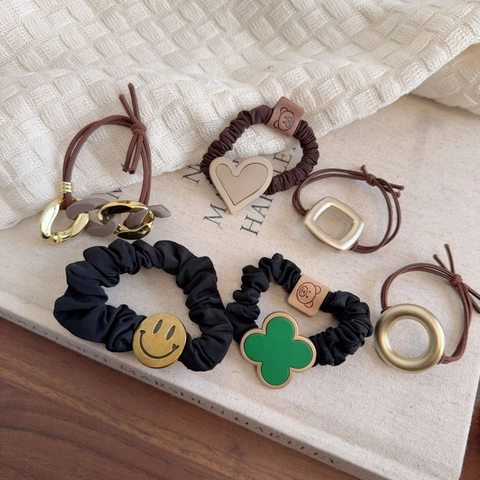 Scrunchie Vintage con Quadrifoglio per Donna Stile Coreano Elastici per Capelli in Raso Decorazione Cuore Sorridente