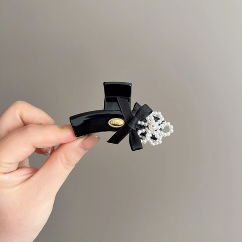 Elegant Black Satin Bow Hair Claw Clip With Faux Artificial Pearl Flower Decor Vintage French Style Hair Accessories For Women