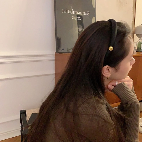 Diadema Acolchada con Botón Dorado Vintage Diadema Elegante de Tela Negra Tocado Minimalista Mujer Accesorios para el Cabello