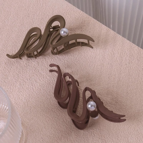 Pinza para el Cabello Grande Diseño de Onda Mate Elegante Perla Artificial de Imitación para Mujer Accesorio de Peinado Antideslizante