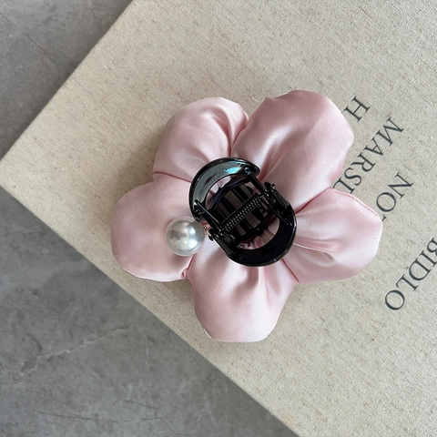Elegante Molletta per Capelli a Forma di Fiore in Raso Con Perla Artificial Sintetica Grande Fermaglio per Acconciature Donna