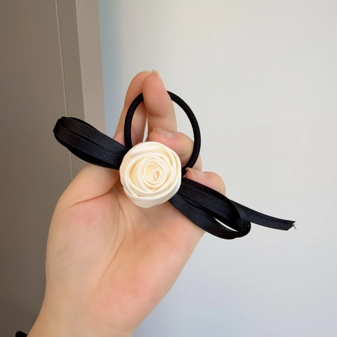 Elastico per Capelli in Stile Francese con Fiocco e Rosa in Raso Elegante Bianco e Nero Supporto per Coda di Cavallo Donna