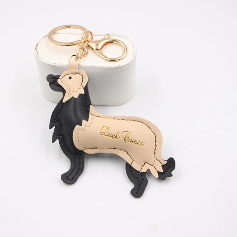 Lindo Llavero de Cuero de Perro 3D Luck Comes Estampado en Oro Colgante de Bolso para Mujer Accesorios de Mochila Regalo