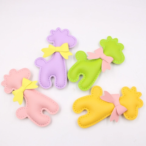 Simpatico Ciondolo in Pelle PU a Forma di Giraffa Cartone Animato Con Fiocco Motivo Saffiano per Decorazione Borsa Custodia Telefono Donna Ragazza