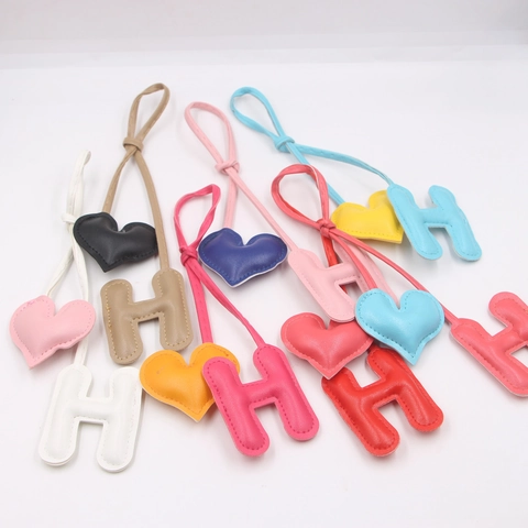 Kontrastfarbe Buchstabe H Herz Leder Taschenanhänger DIY Geknotet PU Leder Anhänger Handtasche Dekoration Zubehör Damen