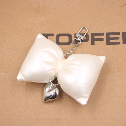 Satin Schleife Schlüsselanhänger Mit Metall Herz Anhänger Off-White Große Schleife Taschenanhänger Für Handtasche Rucksack Auto Schlüssel Damen