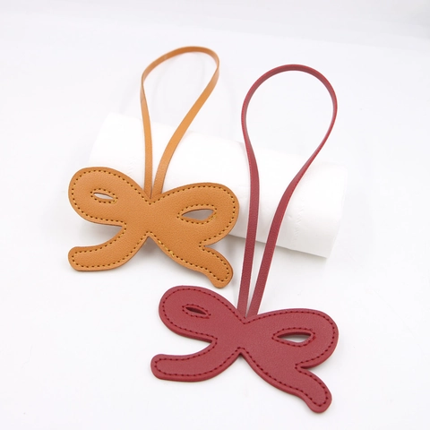 Ciondolo per Borsa in Pelle Sintetica a Fiocco Creativo Con Cuciture a Mano Pendente per Borsa Decorazione Moda Accessorio Appeso