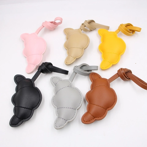 Ciondolo Creativo per Borsa a Forma di Pane di Simulazione Ciondolo Croissant in Pelle PU Impunturata Grazioso Ornamento Appendibile Per Borse Zaini Accessori