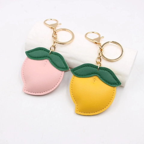 Mignon Porte-clés en Cuir PU Forme Fruit Pêche Fraise Citron Pendentif de Sac pour Femmes Filles Accessoires Bijoux
