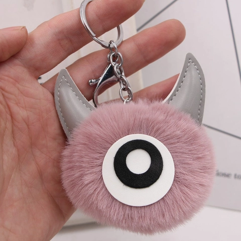Cartoon Nepbont Monster Sleutelhanger met Leren Horens en Eén Oog Schattige Pluche Tasbedel voor Dames Cadeau