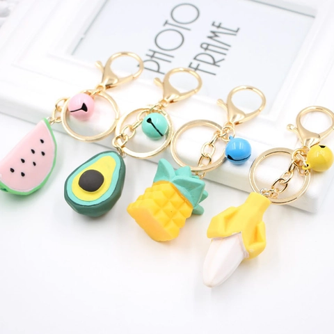 Kreativer Früchte Harz Schlüsselanhänger Banane Ananas Avocado Wassermelone Legierung Schlüsselring Mit Glocke Für Damen Tasche