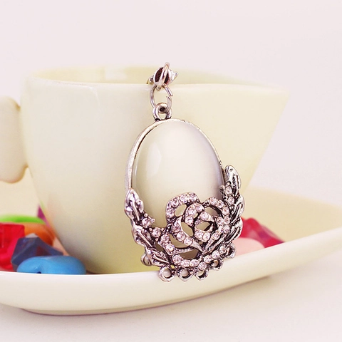 Vintage Zinc Alloy Artificial Cats Eye Stone Peony Keychain For Women Rhinestone Enamel Floral Bag Pendant Car Key Ring Accessory