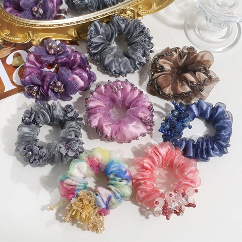 Elegante Coletero de Organza Hecho a Mano con Diamantes de Imitación Perla Artificial Flor Elástico para Pelo Mujer