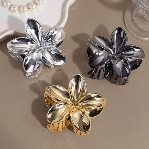Pinza de Pelo de Flor Metálica de PS de Moda para Mujer Pinza de Tiburón de Plumeria Brillante Galvanizada Elegantes Accesorios para el Cabello de Estilo de Vacaciones