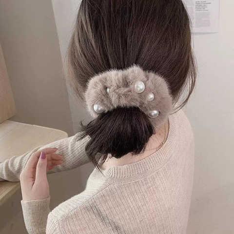 Women Elegant Faux Fur Artificial Pearl Scrunchies Fluffy Plush Hair Ties Solid Color Elastic Hair Bands Winter Hair Accessories