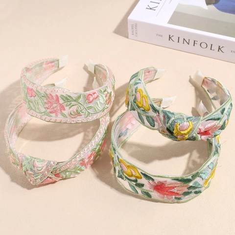 Ethnic Στυλ Floral Κεντημένο Πλέγμα Στεφάνι Μαλλιών Δεμένο Φαρδύ Headband Γλυκό Μοτίβο Λουλουδιών Hair Hoop Γυναικεία Αξεσουάρ Μαλλιών